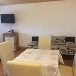 Famvarga Apartmanhaz 발라톤페니베스