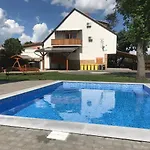Famvarga Apartmanhaz *