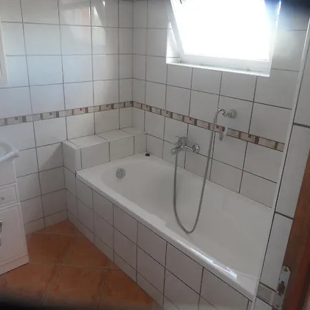 Apartament Famvarga Apartmanhaz *