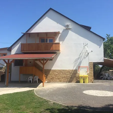 Famvarga Apartmanhaz