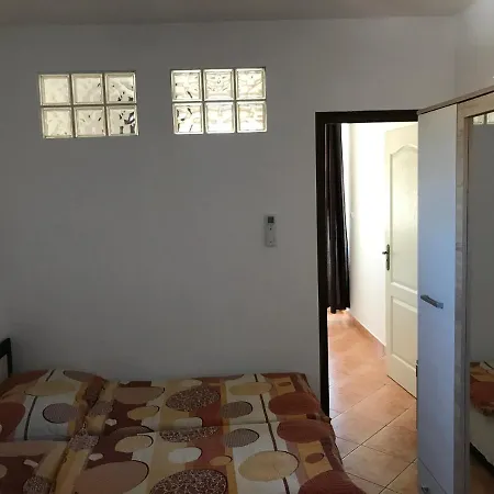 Famvarga Apartmanhaz *