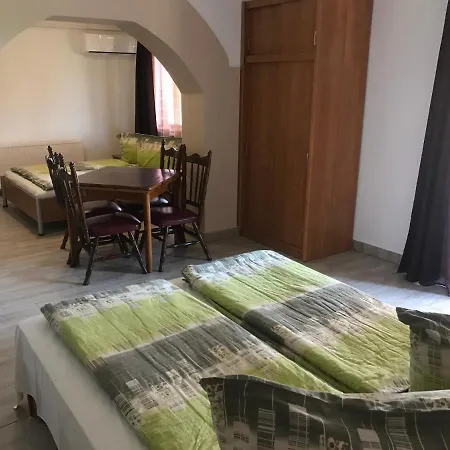 Famvarga Apartmanhaz *