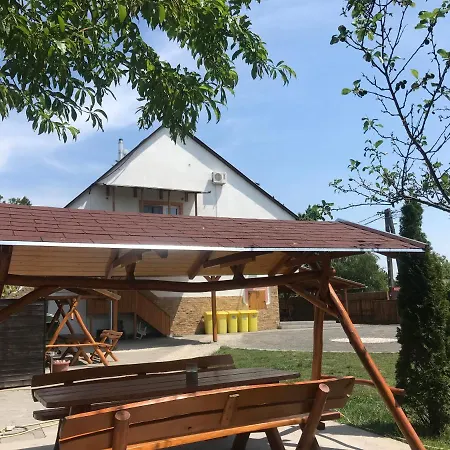 Famvarga Apartmanhaz *